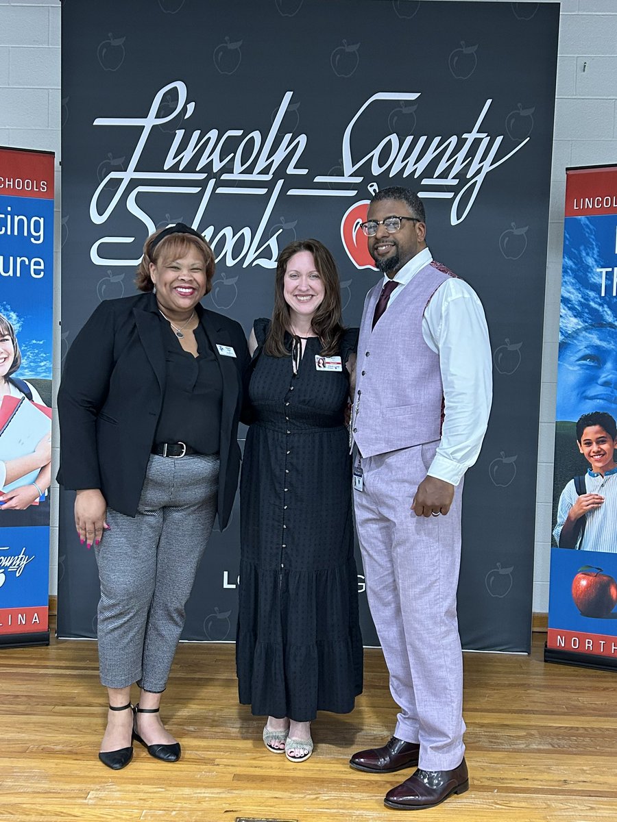 THE <a href="/KimJonesTeaches/">Kimberly Jones</a> shares her expertise with <a href="/NC_LCS/">LCSNC</a> ! Thank you for 3 outstanding PDs!! Work isn’t work when you are with your friends! 
#engage #nctoypoy #bwfund