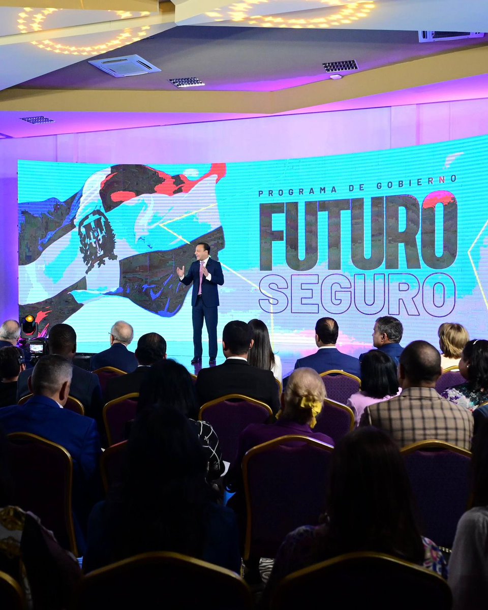 AbelMartinezD's tweet photo. Estoy extremadamente honrado de compartir hoy nuestro programa de gobierno. 

Mi misión es clara: traer soluciones concretas a los desafíos que enfrenta nuestra gente, asegurando un futuro seguro para todos. Estoy comprometido a trabajar incansablemente para asegurar que ningún dominicano quede atrás. 

Soy Abel Martínez y tienen mi palabra. 

#AbelMartínez #FuturoSeguro