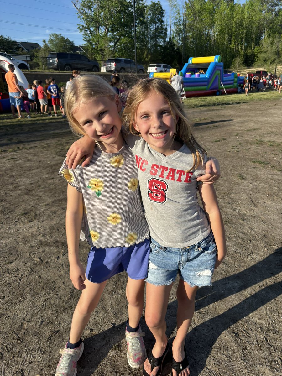 Miss Rogers' Second Grade Class tweet media