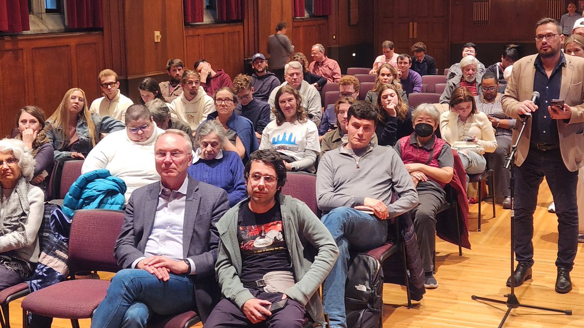 A big honor to host @SobolLubov, one of the leaders of the Russian opposition, at @UChicago. Lyubov was articulate, smart, and poised. The UChicago community interested, engaged, and receptive. A difficult moment for all of us, but leaders like this give hope.