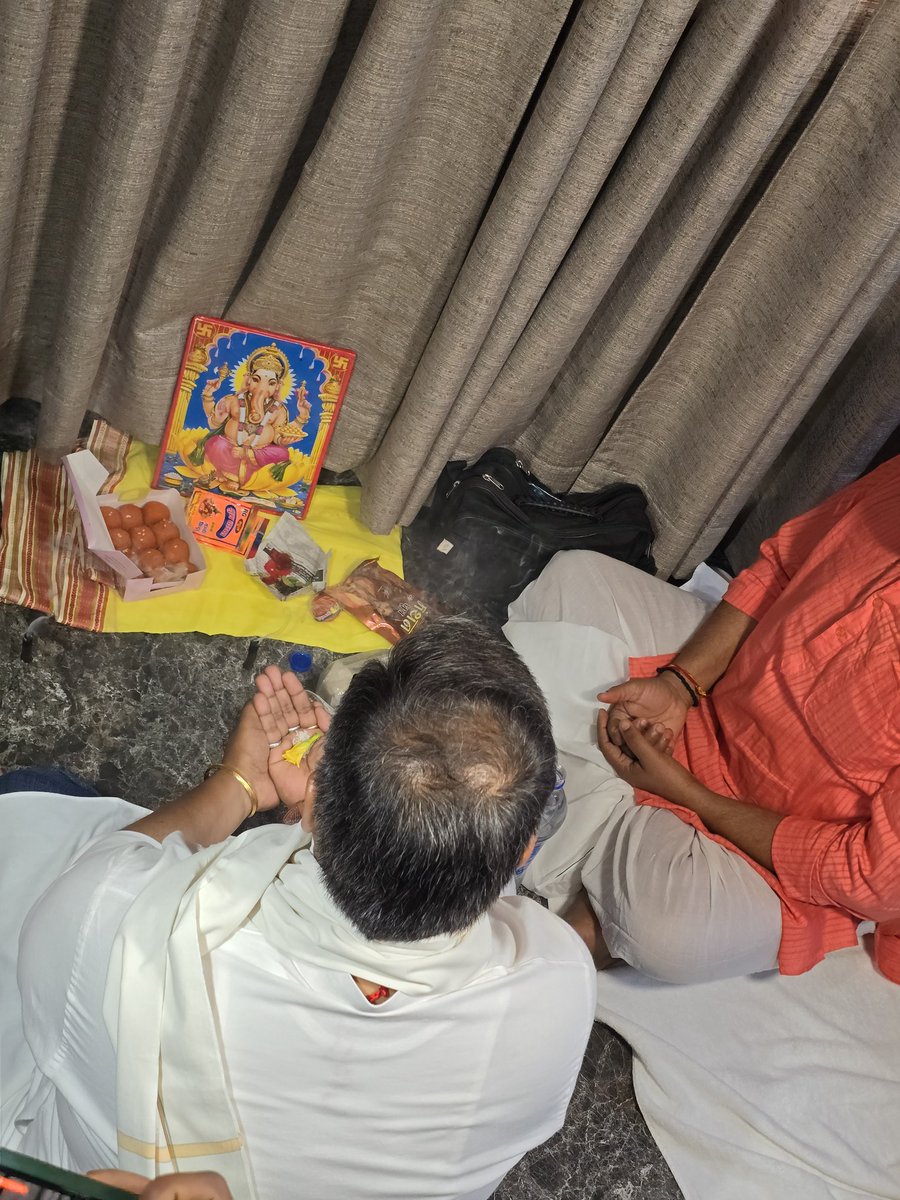 ArunBhartiLJP's tweet photo. आज के दिन की शुरुआत श्री गणेश पूजन के साथ !
#vote4Jamui https://t.co/SUOrK2hiVr