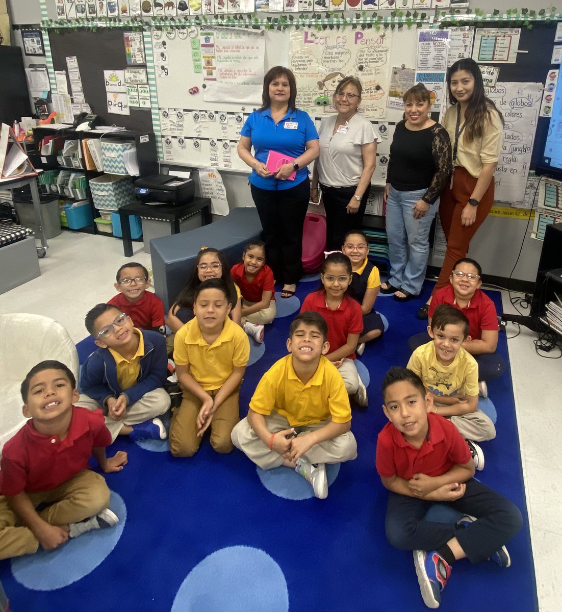Thank you Ms. Subía and Mrs. Cardona for your visit! Mis super⭐️s ❤️ sharing what great readers they’ve become using HMH phonics. #HMHphonics #readersareleaders @GlenCoveElem @YsletaISD
