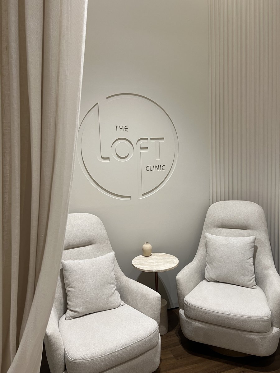 noeysavitta's tweet image. ใครมีรอยสิวแล้วงบไม่ถึง pico ไม่อยากพักหน้า อยากให้มาลอง vbeam เลเซอร์ลูกรักเนยเลย ราคาเบายิงทีสองทีรอยแดงสิวก็จางละ ที่ the loft สาขาใหม่ vanit village มีเครื่องแท้ใหม่กริ๊ง บีทีเอสอารีย์เลยคับ🩶