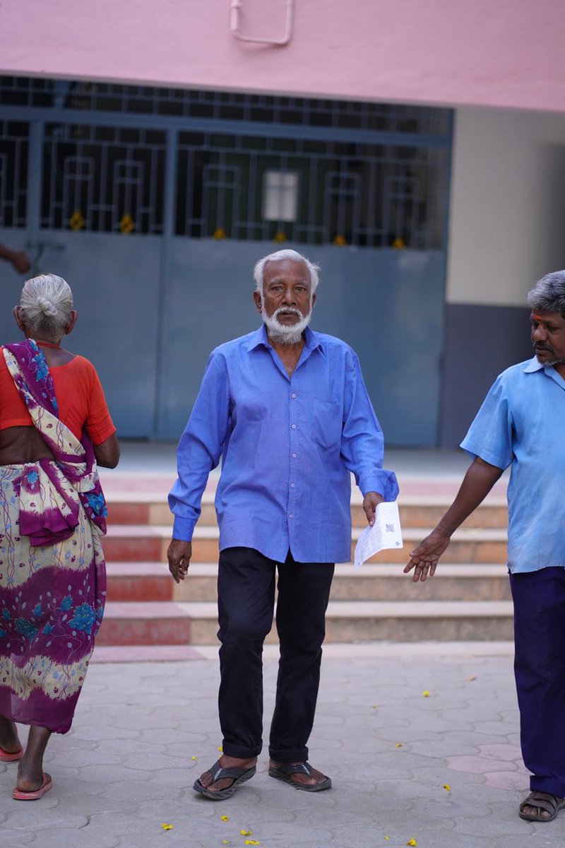 ErodeSVEEP's tweet photo. Today's the Day! 🗳️
Voters are making their voices heard. Join them, cast your vote, and make your mark!
#தேர்தல்திருவிழாதேசத்தின்பெருவிழா #VoteErodeVote #GoVoteTN #UngalLikeUngalVakkurudhi #TNElections2024 #deshkaparv #Election2024 #SVEEP #ECI https://t.co/wyc0dIzVIe