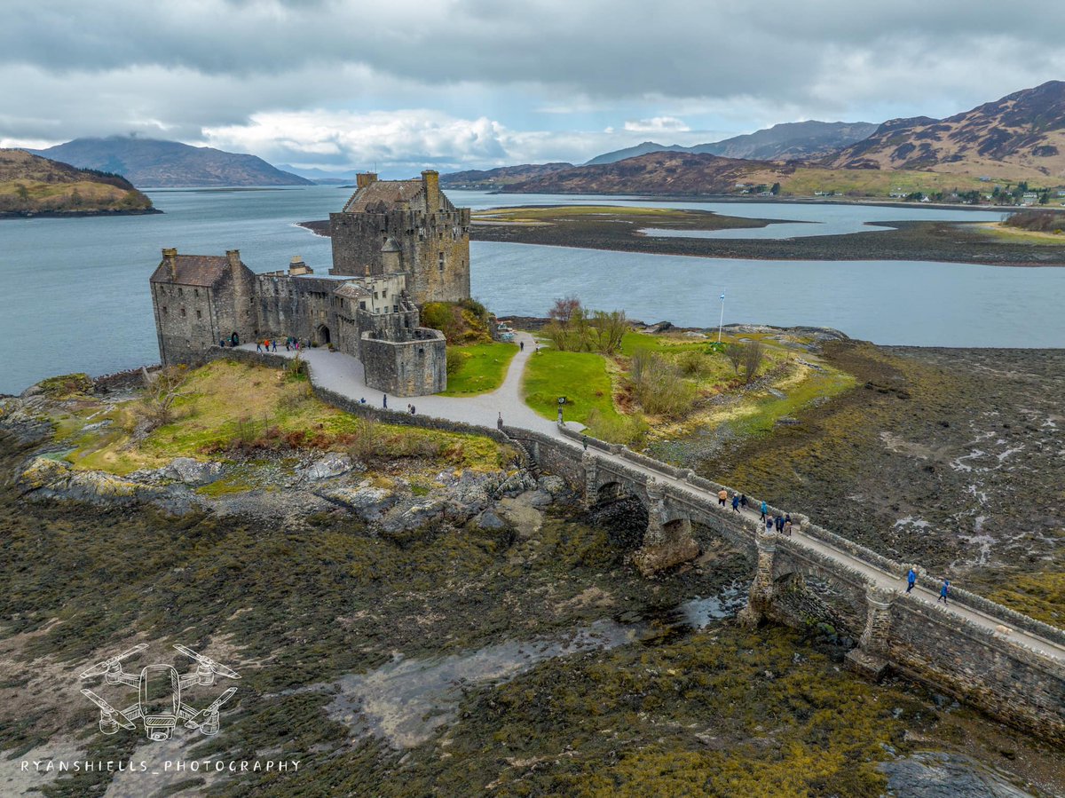 High above Eilean Donan Castle Great 📷: FB: Ryans_Photography #EileanCastle #Scotland #ScottishBanner #Alba #TheBanner #LoveScotland #Castle #BestWeeCountry #HistoricScotland #ScotlandIsCalling #LoveCastles #ScottishCastle