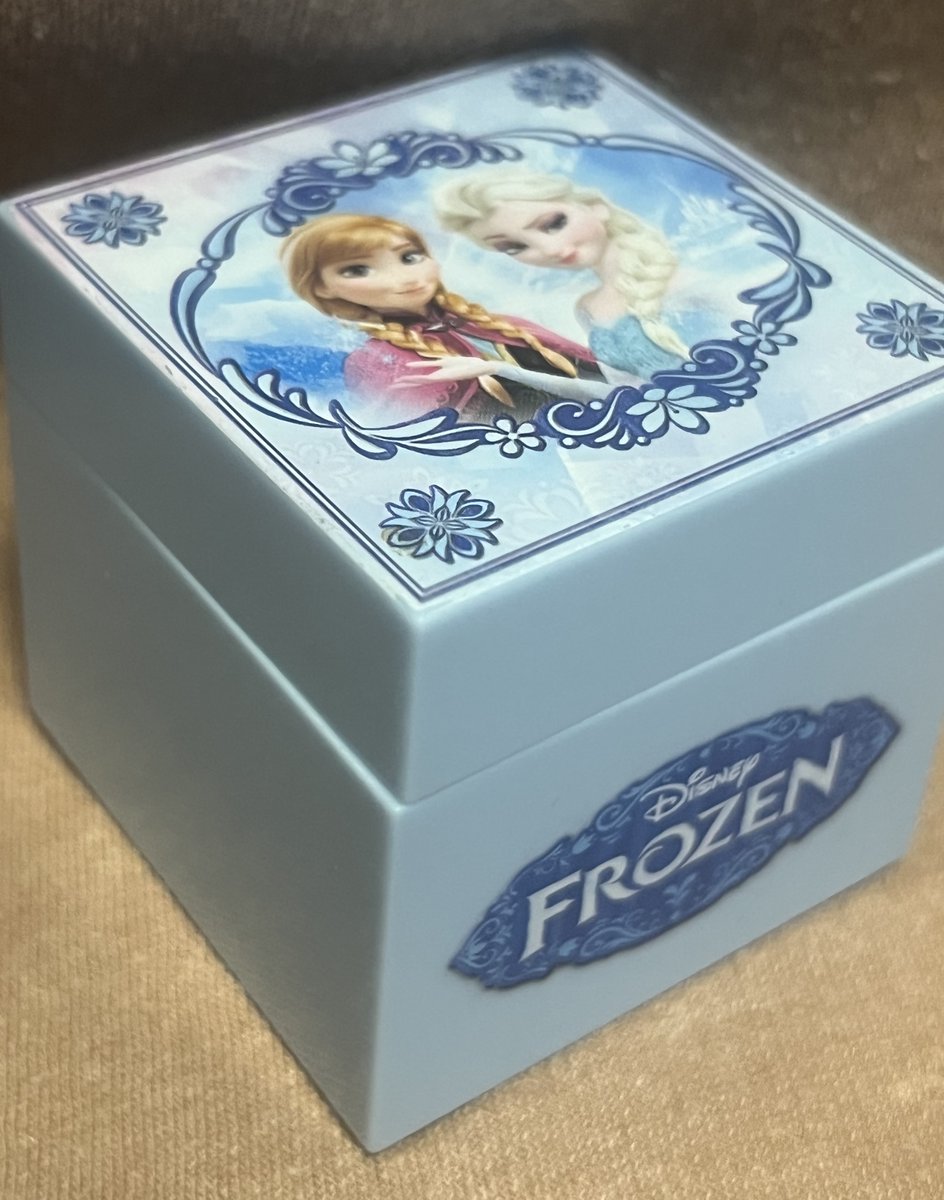 TeriE's tweet image. CUTE #Disney Frozen Princess #AnnaandElsa Necklace #DisneyMusicBox #LetItGo 2014 FREE SHIP

#disneyjewelry #disneyfashion #disneygifts #disneyprincesses #elsaandanna #elsa #disneyprincess #queenelsa #disneystyle #Frozen #disneysfrozen #ebayfinds 

 ebay.com/itm/2667754647…