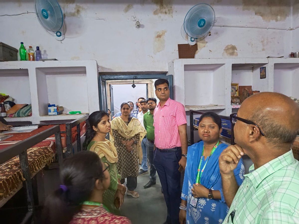 BrlpsM's tweet photo. DDC sir visited Ambedkar SC&amp;ST School  and interacted with students and took the feedback regarding DKR and Cleanliness services of the school.After that a review meeting of all the SC&amp;ST schools were done in which DWO sir,all the BWOs,Headmasters and Jeevika Team was present. https://t.co/nzVYP8GbDZ