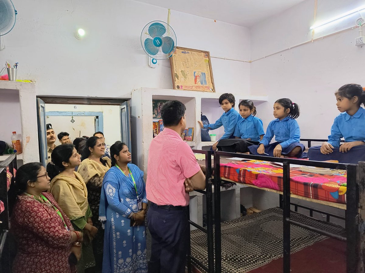 BrlpsM's tweet photo. DDC sir visited Ambedkar SC&amp;ST School  and interacted with students and took the feedback regarding DKR and Cleanliness services of the school.After that a review meeting of all the SC&amp;ST schools were done in which DWO sir,all the BWOs,Headmasters and Jeevika Team was present. https://t.co/nzVYP8GbDZ