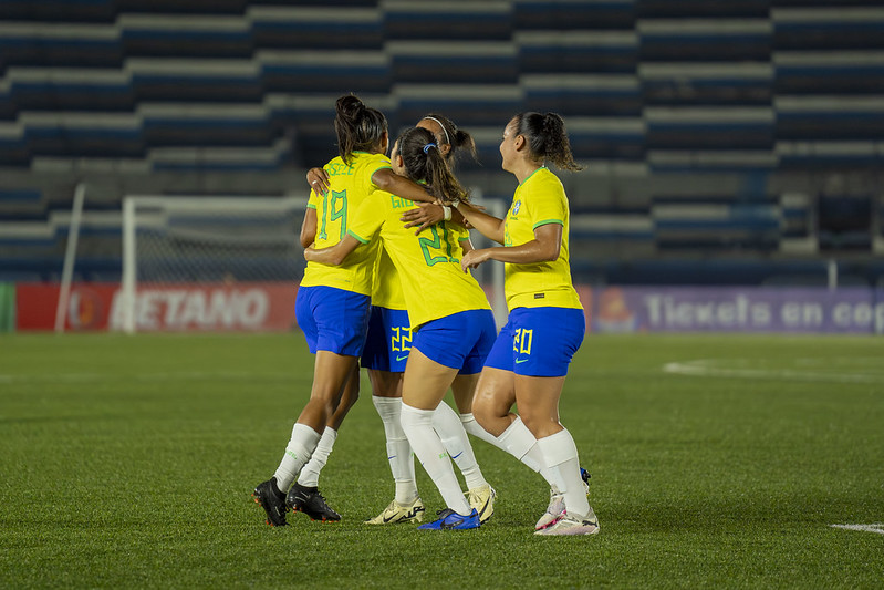 VEM DE BASE 🔥 A Seleção Brasileira Sub-20 venceu a Venezuela por 2x1 no Sul-Americano da categoria. Os gols brasileiros foram marcados por Vendito e Ana Flávia. 📷Fabio Souza/CBF