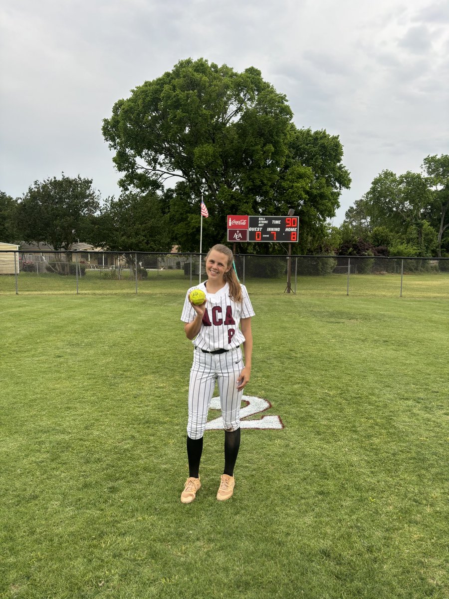 WarrickIsabelle's tweet photo. Had a great night tonight going 2-3 with a double and a homerun!! I also go to celebrate my favorite senior on senior night!! 🦅❤️ https://t.co/YQaoY0hR3e
