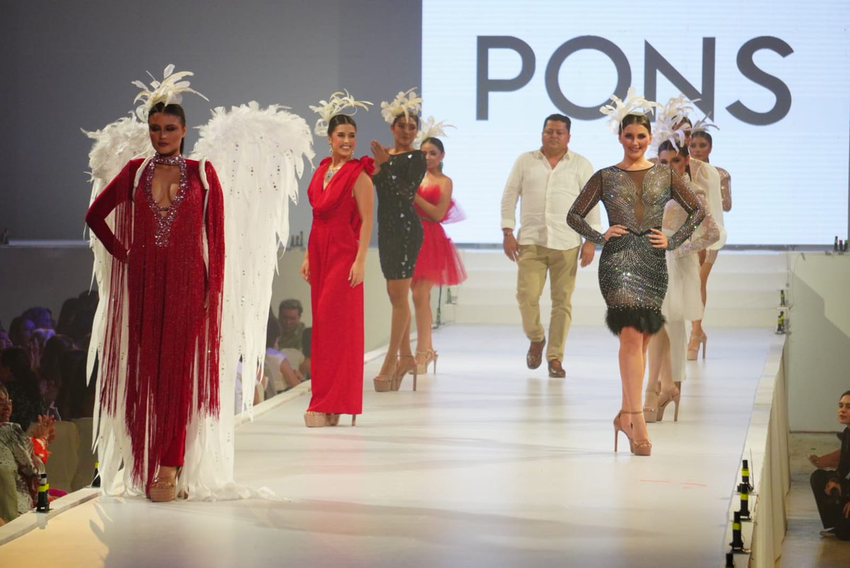 TVTenlinea's tweet photo. #DesfileDeModas👗✨ Al momento, en la pasarela se aprecian los atuendos de la boutique PONS, modelados por las representantes municipales. https://t.co/cGd2ZPJsTa