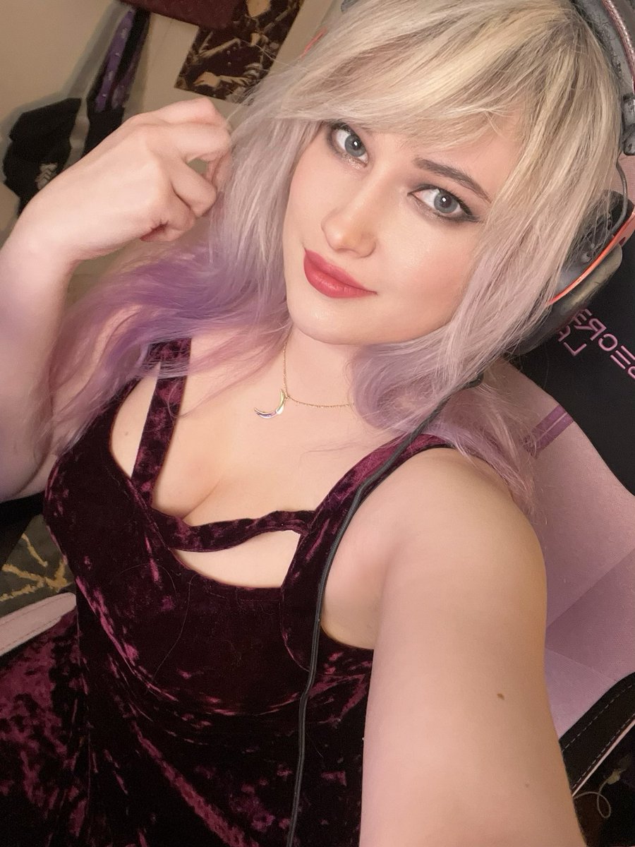 Streaming Rain Code at twitch.tv/nataliakat now 🎮 If you’d like to join 🖤