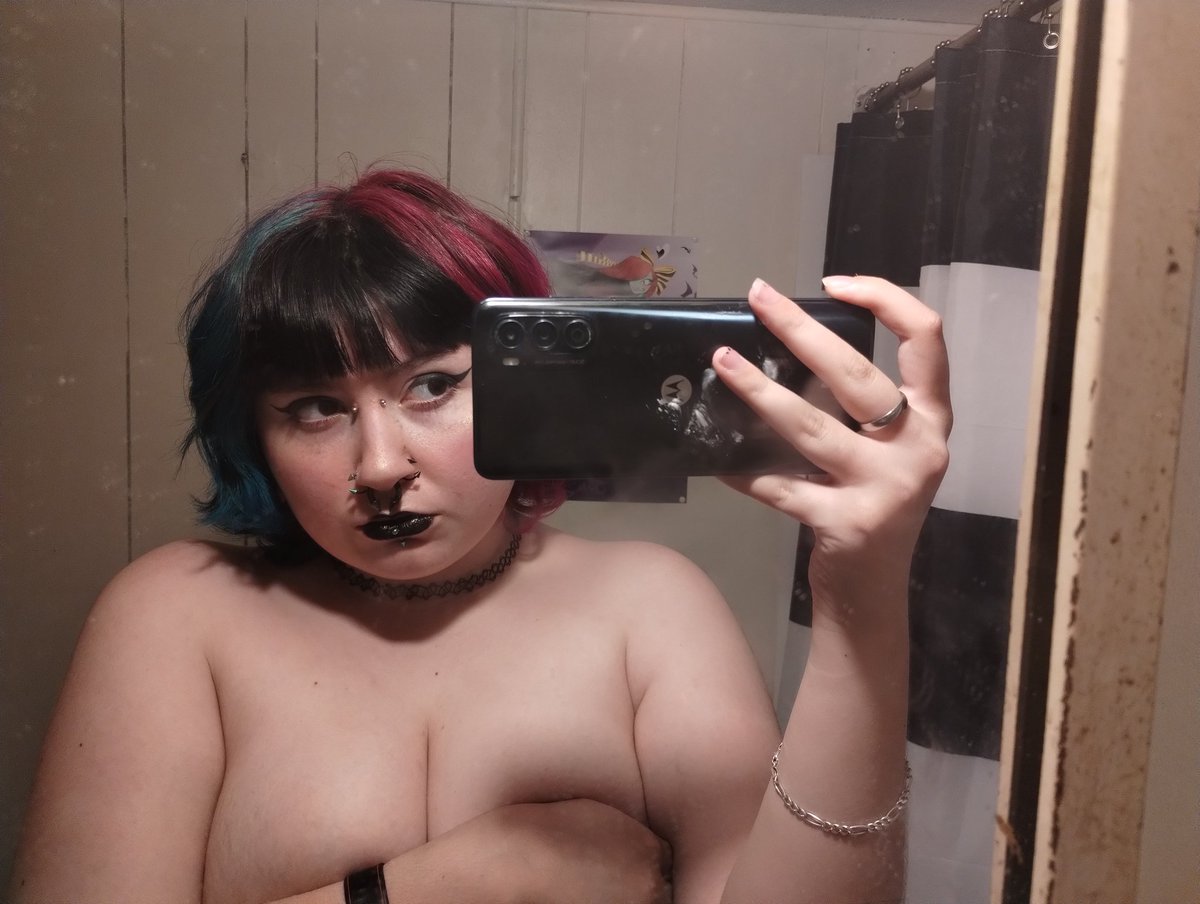 emo__whore's tweet photo. New-ish to #nsfwtwt 

 ✨Kitty they/them
 ✨5'7
 ✨20
  ✨Switch (mostly bottom)
  ✨No specific kinks atm 
  ✨$5 dm fee to non mutuals
  ✨gothic/emo
  ✨ MINORS DO NOT INTERACT https://t.co/wDYQriJz8f