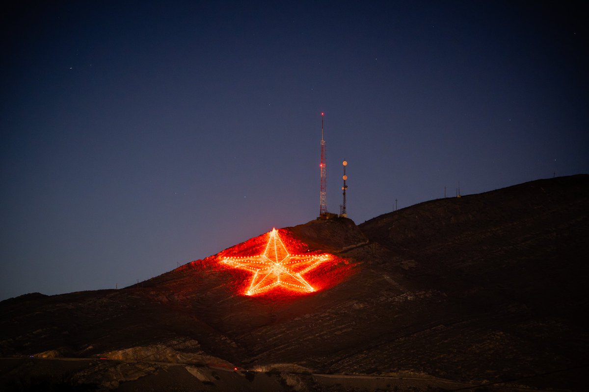 txdotelp's tweet image. ICYMI: The Star on the Mountain was lit orange in recognition of #NationalWorkZoneAwarenessWeek. @TxDOT partnered with @NMDOT, @ElPasoElectric, and regional law enforcement to remind everyone to be safe in work zones. 🧡⭐️