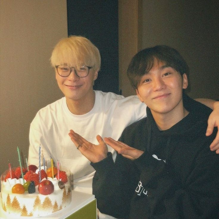 jaxminekubpum's tweet photo. ผ่านมา1ปีแล้วนะ เฮ้อออเวลามันผ่านไปไวเหมือนกันเนอะพี่ทิ้งให้เราอกหัก บิน มันไม่ใช่ความผิดของพี่ แต่เศร้าที่ไม่มีอะไรสามารถแก้ไขหัวใจนี้ได้อีกต่อไป เราจะคิดถึงพี่และรักพี่เสมอ🌕🌟 #MOONBIN
#ASTRO #아로하 #문빈 https://t.co/dxWZ1xubob