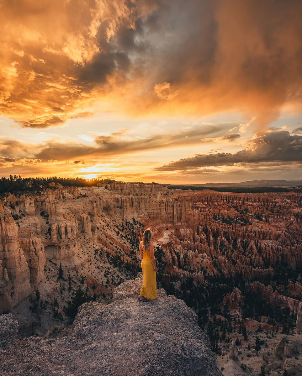 Lost in the beauty of nature's canvas, surrounded by rocks and kissed by the sunset's golden glow. ​

📍Utah​

Photo by: <a href="/ronald_soethje/">Ronald Söthje</a>​

#naturelover #sunsetview #rockformation #goldenhour #outdooradventure #serenityscape