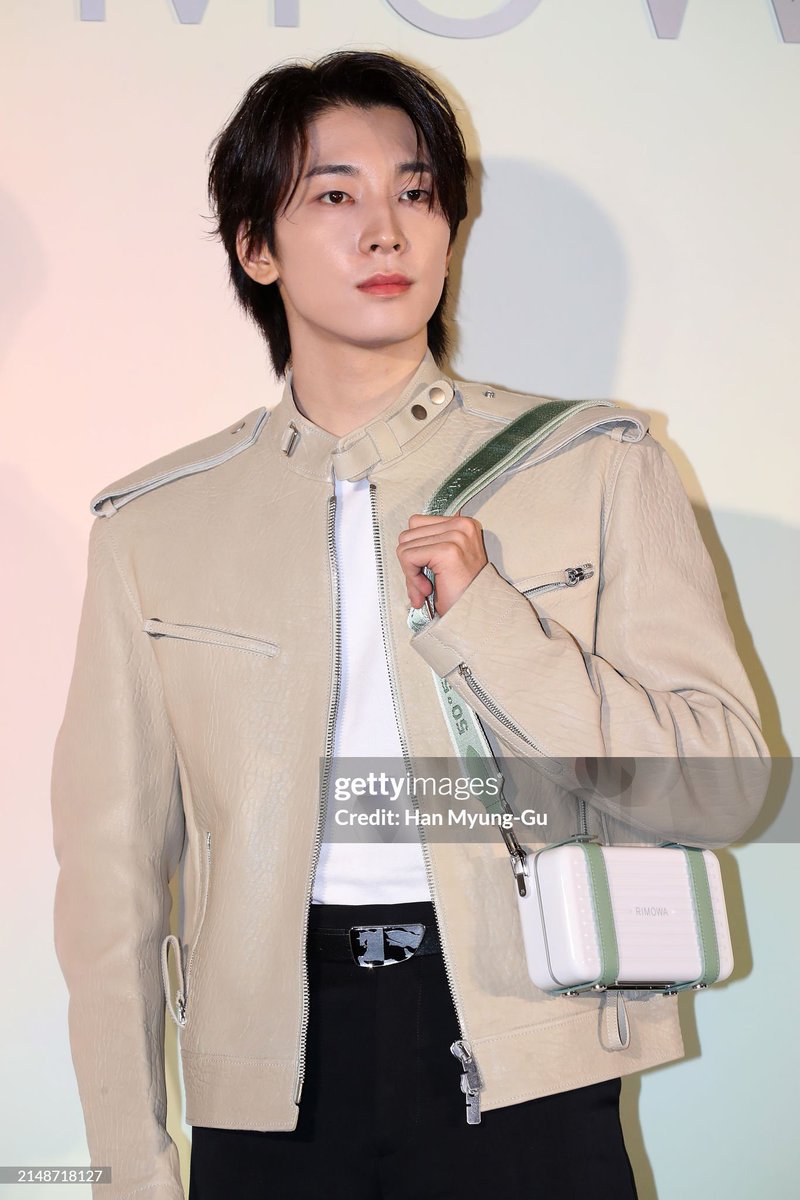 they say not all looks good on getty images, but then there’s wonwoo