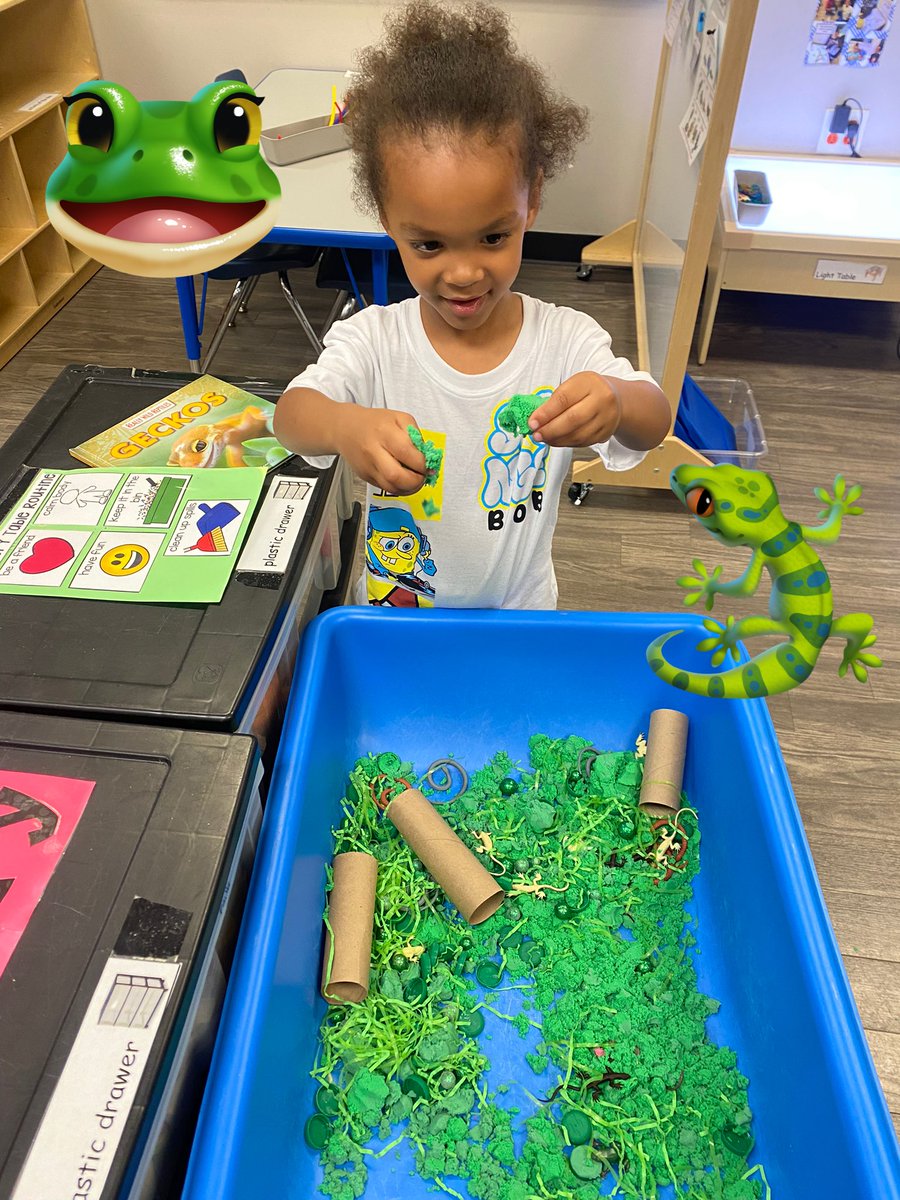 #Prek3 #RISD #WeAreWorldClass We are writing our name without visual support! Sensory gel/glitter bags for writing letters, kinetic sand with reptiles & taking home a pony bead snake!💚🐍🐸🦎 @ForestLnAcademy