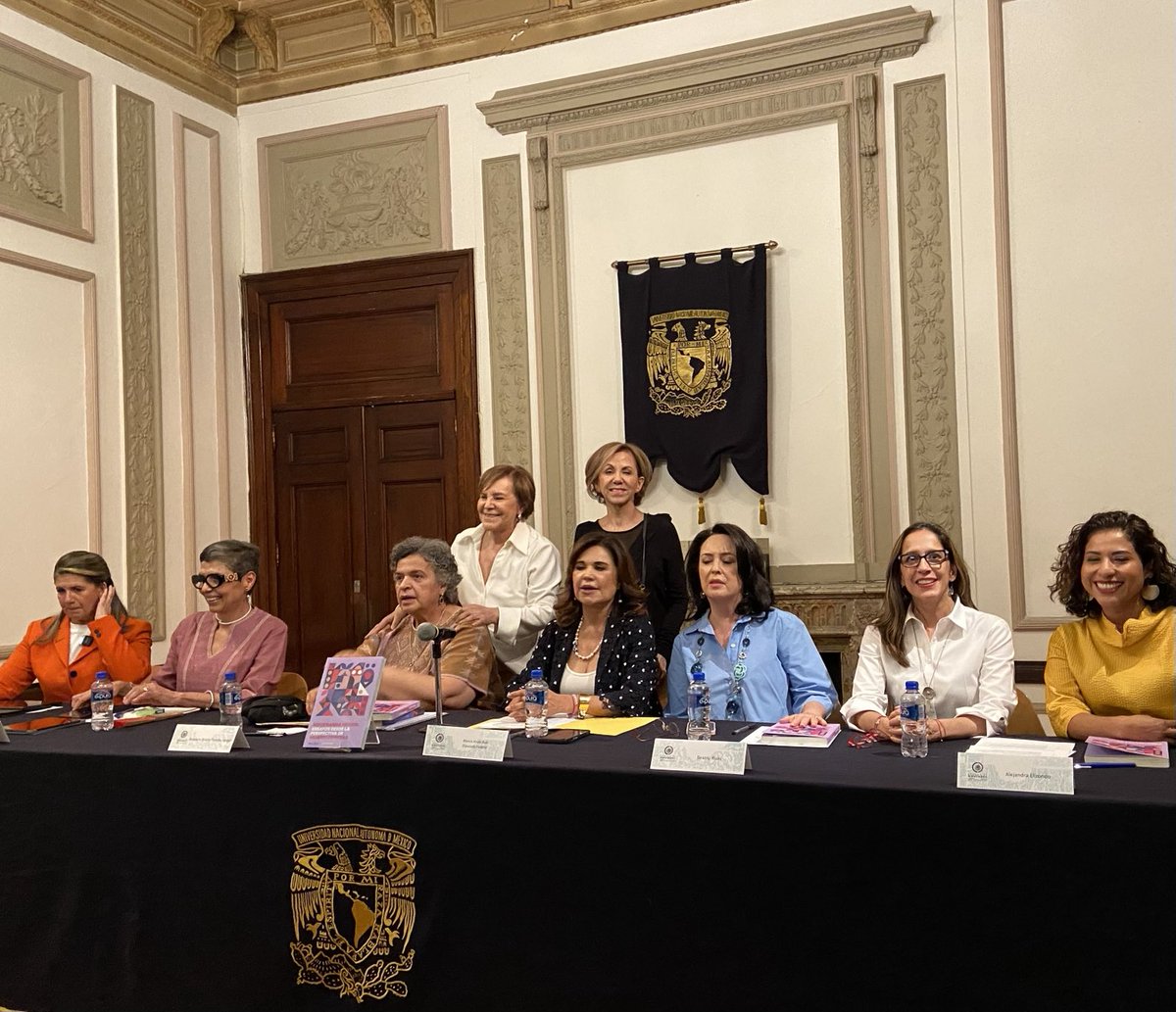 Un gusto participar junto con destacadas mexicanas en la redacción del libro “Descifrando México” ⁦@SoyBlancaAlcala⁩ ⁦@BeatrizParedes⁩ ⁦@bl_ibarra⁩ ⁦@MarthaHerreraNL⁩