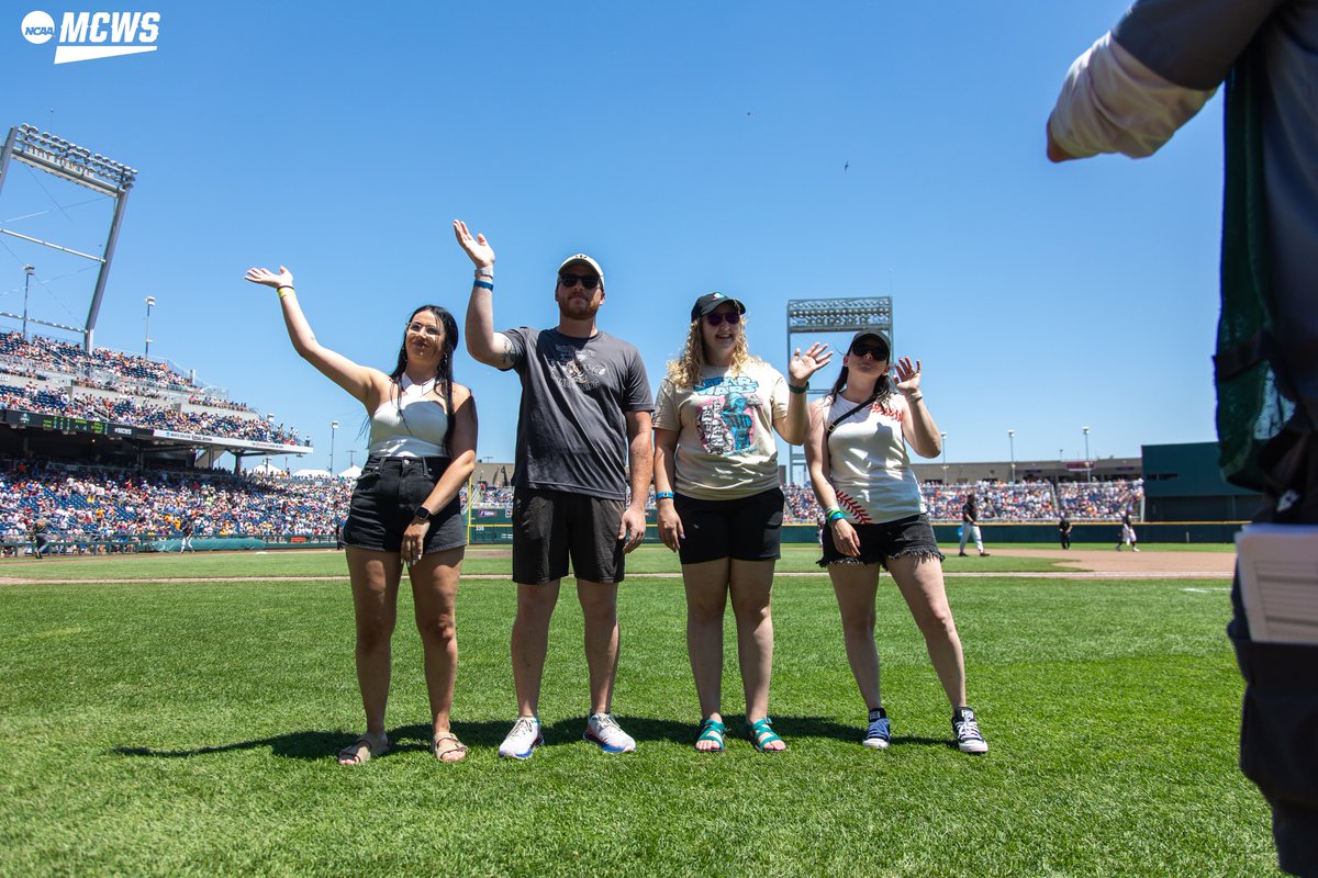 CWSOmaha's tweet photo. 🍎𝗡𝗢𝗠𝗜𝗡𝗔𝗧𝗘 𝗔 𝗧𝗘𝗔𝗖𝗛𝗘𝗥 𝗧𝗢𝗗𝗔𝗬!

Nominate your favorite teacher, administrator, or school support staff to be selected as an honorary captain for our Teacher Appreciation Game on Wednesday, June 19th!

🔗: https://t.co/cQ7K6L33y4

#MCWS | #RoadToOmaha | #CWSOmaha https://t.co/hrKUoPTNi9
