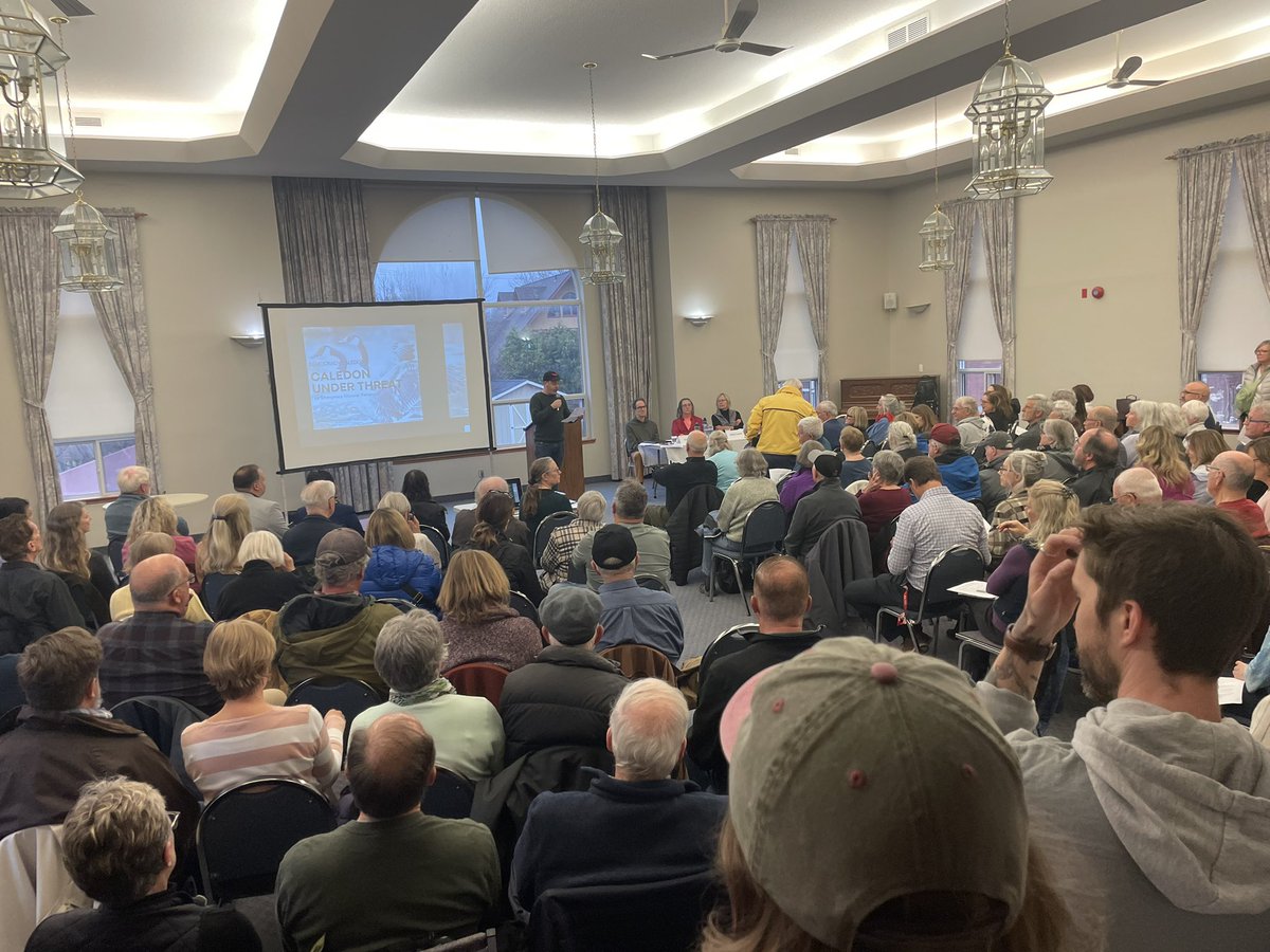 Standing room only yesterday evening in #Caledon. This is what happens when #Onpoli mayors take advantage of Strong Mayors Power c/o @fordnation to reward housing speculators. But the community decides to pay attention. 🧵