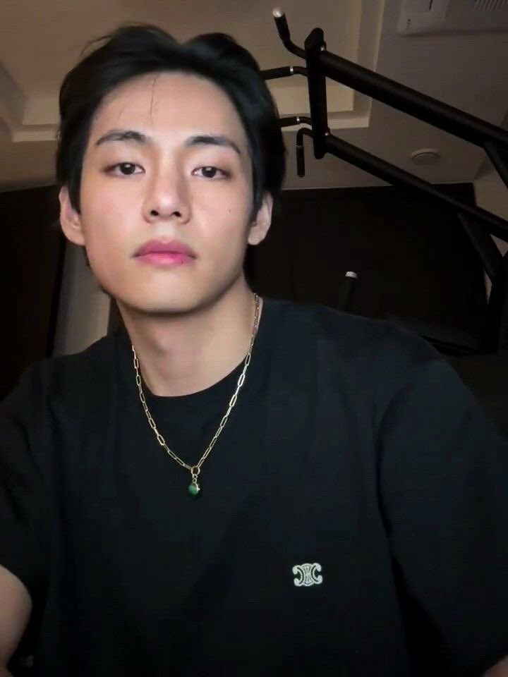 vkookfess's tweet photo. vkf!

ayoo spill au 🐯🐰 dimana 🐯 jadi mas mas jawa terima kasiih 🥰🫶
https://t.co/9gxby4KnEF