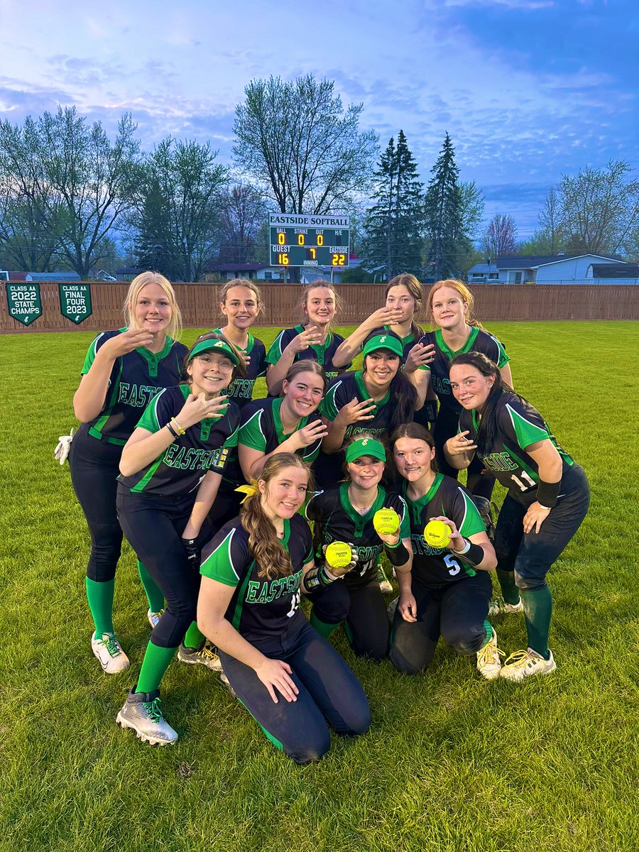kemenhiser's tweet photo. EHS JV with a 22-16 win over Prairie Heights! Reese Shull, Anna McAtee, and Payton Reycasa with HOMERS! 💣 Great win, ladies! 🥎

#BeUnbreakable https://t.co/feCB3bEjAL