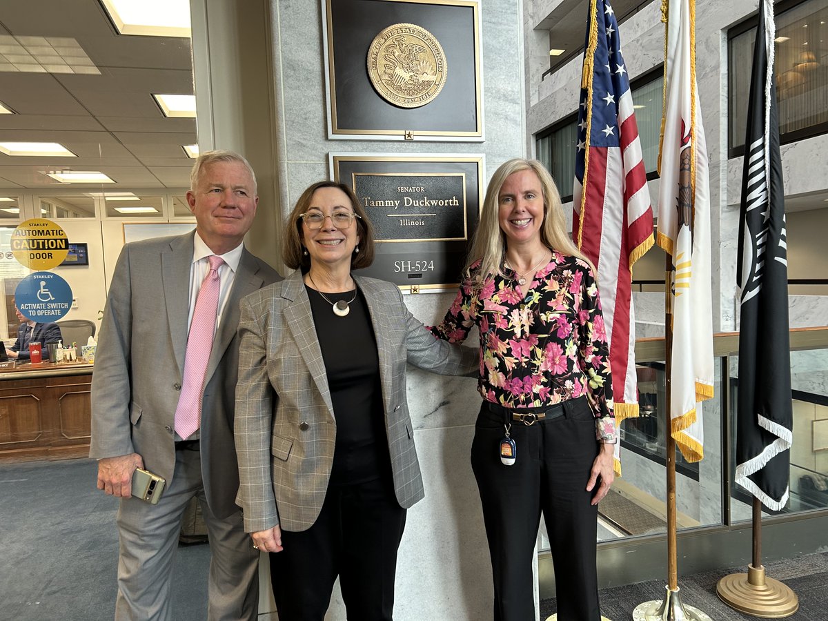 MichelleJTx's tweet photo. Thank you @SenDuckworth and Mia Mercer for meeting with @ASNKidney to discuss providing $67million for @HRSAgov's Organ Transplantation Program to implement the Securing the U.S. OPTN Act. https://t.co/pI1CvywoHz
