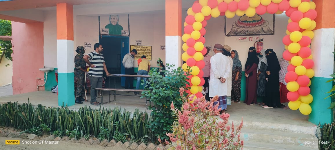 CEOBihar's tweet photo. जमुई: महिला कर्मियों द्वारा संचालित मतदान केन्द्र एसी 240 सिकंदरा। मतदान के लिए पोलिंग बूथ है तैयार। चलो हम सब मिलकर वोट करें।

।। लोकसभा आम निर्वाचन, 2024।।  

पहले चरण की मतदान तिथि- 19 अप्रैल 2024
पह���े चरण के लोकसभा निर्वाचन क्षेत्र- 37-औरंगाबाद, 38-गया, 39-नवादा, 40-जमुई https://t.co/wNRhA4FNhX