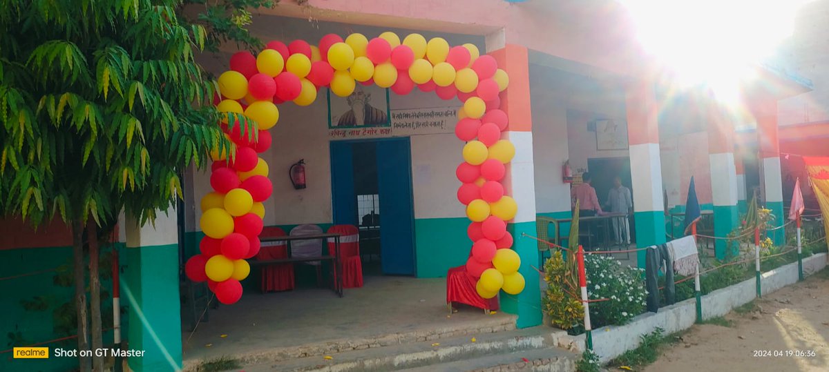 CEOBihar's tweet photo. जमुई: महिला कर्मियों द्वारा संचालित मतदान केन्द्र एसी 240 सिकंदरा। मतदान के लिए पोलिंग बूथ है तैयार। चलो हम सब मिलकर वोट करें।

।। लोकसभा आम निर्वाचन, 2024।।  

पहले चरण की मतदान तिथि- 19 अप्रैल 2024
पह���े चरण के लोकसभा निर्वाचन क्षेत्र- 37-औरंगाबाद, 38-गया, 39-नवादा, 40-जमुई https://t.co/wNRhA4FNhX