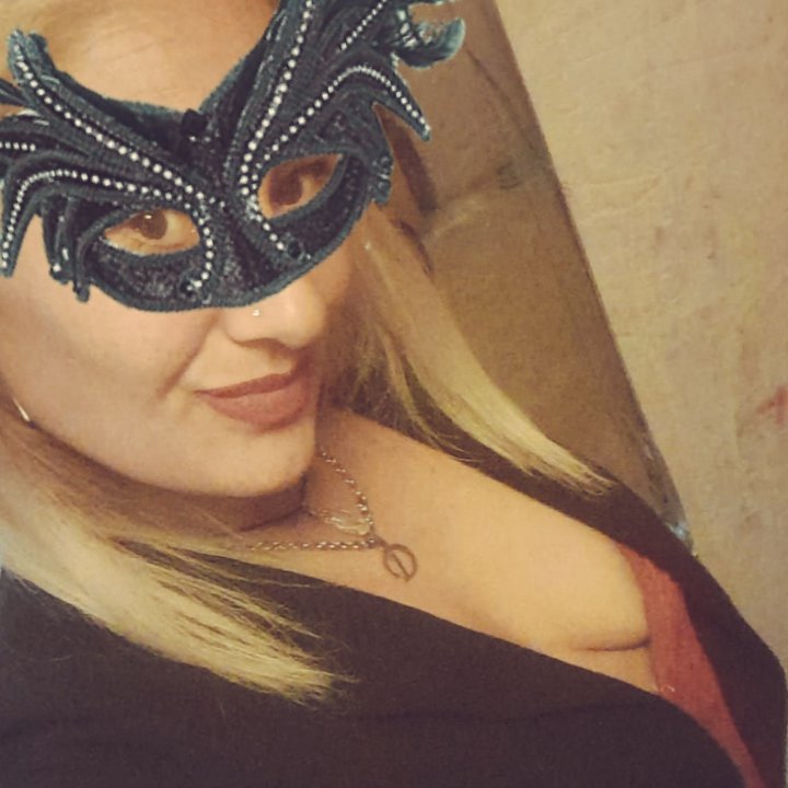 HotDanu's tweet photo. @soyunadulzura Soy nueva en esta red social y en creadora de contenido 🔞 les dejo mi proyecto para q me ayuden siguiendo acá en X e invitándome un cafesito!!! Con eso me ayudarían y también empezaré a subir mucho más contenido!!! 
https://t.co/NO92DdCRf3 https://t.co/4iFpKSdSad