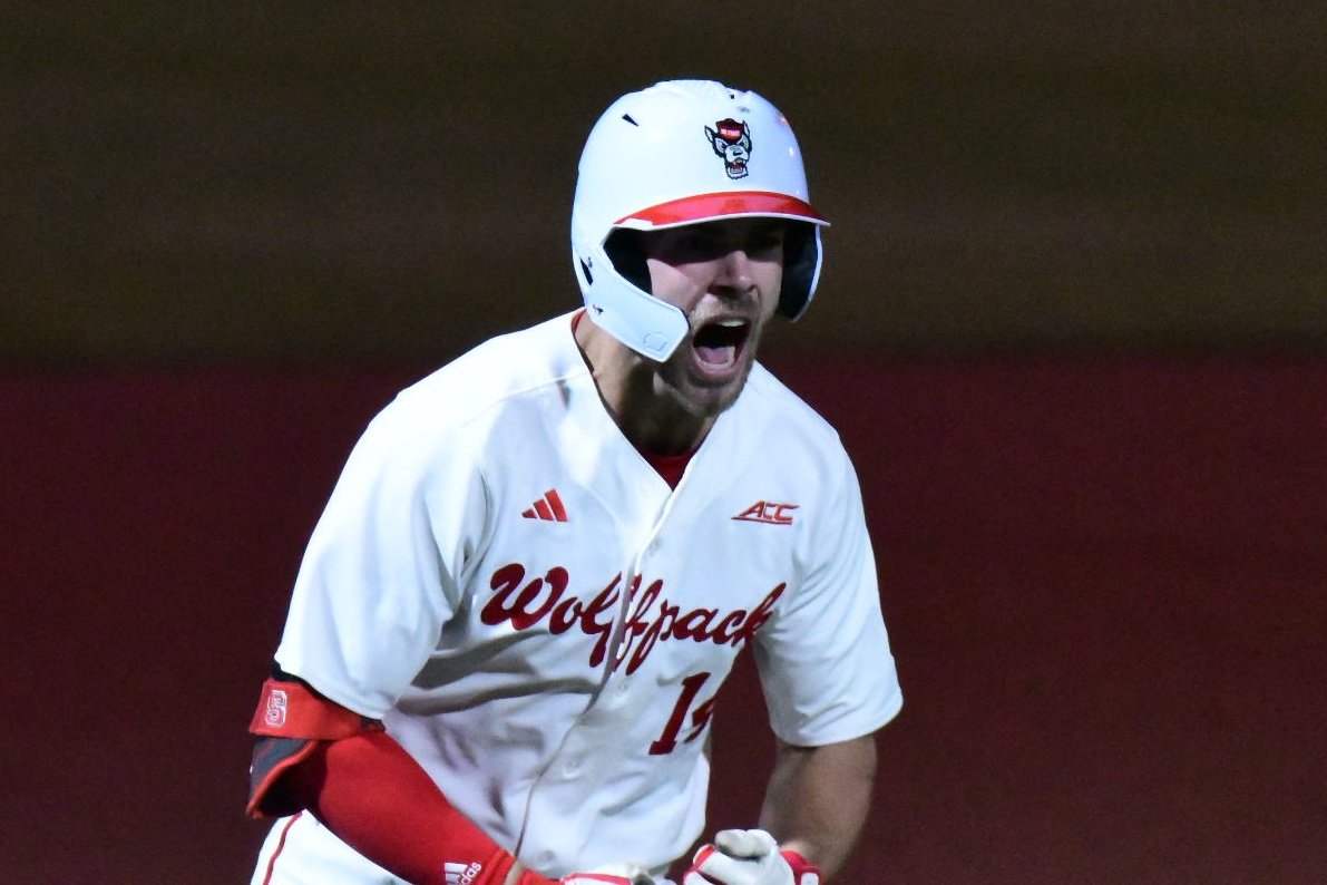 Awfully entertaining game going here in Raleigh - it's always fun when the stars shine like they have tonight. Preseason All-American Jacob Cozart breaks the 5-5 tie with a 3-run homer to right on a center-cut 90 mph fastball, hit it 390 feet. @NCStateBaseball leads 8-5 after 6.