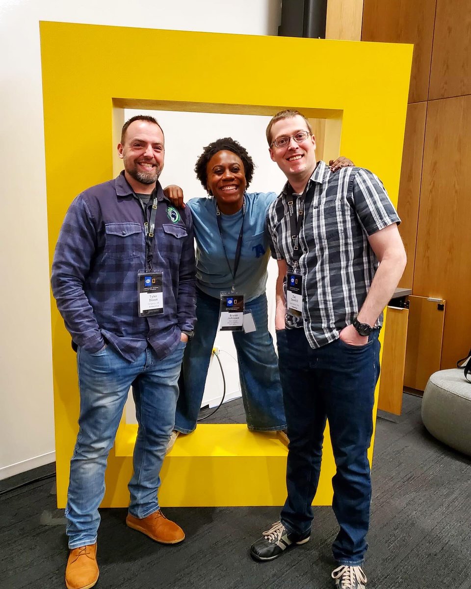 tcdixon3's tweet image. Here’s my shipmate Zac, my @GEOEC colleague Sam, the 4 Canadian Teacher Fellows, and Zac and I with Brynn; the Sr. Manager of Educator Initiatives at @NatGeoEducation.

#GrosvenorTeacherFellow #2024GTF #EducatorExplorer #LindbladExpeditions 
@InsideNatGeo @NatGeo