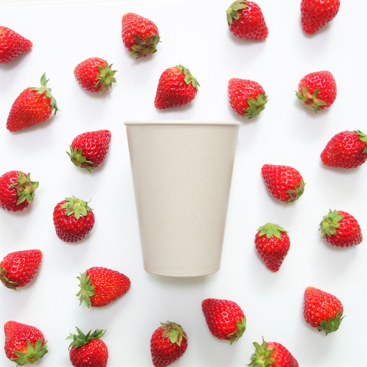 circle__cup's tweet photo. 🍓🍓🍓
いちごがおいしい季節 ~😋
いちごがのったケーキやタルト、フルーツサンドなど、旬ないちごのスイーツと一緒にコーヒーはいかがですか?
#circlecup ならごみを出さずにテイクアウトドリンクを楽しめますよ😊 https://t.co/utYh9G0dNt