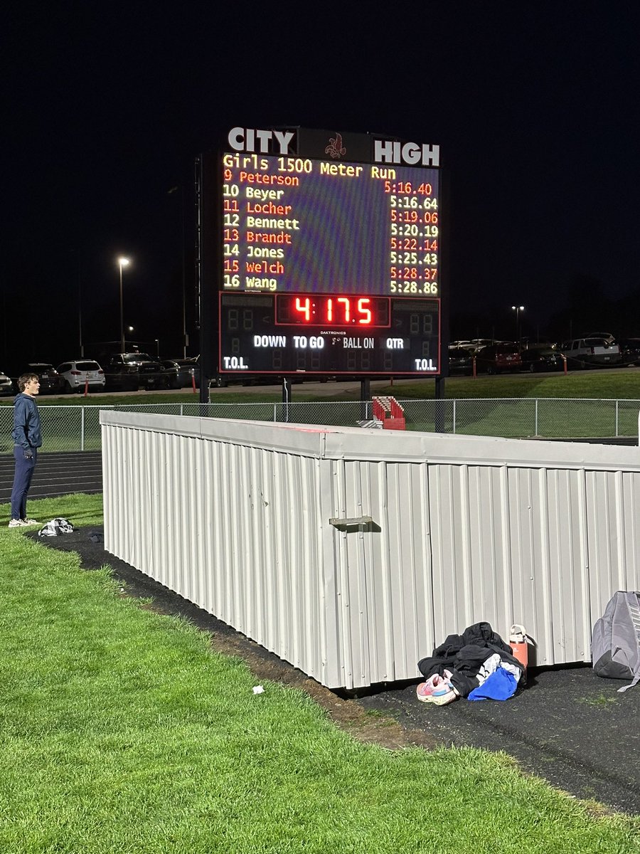 Girls 1500m way to go Cori, Clara &amp; Bridget!! ⚡️⚡️⚡️
