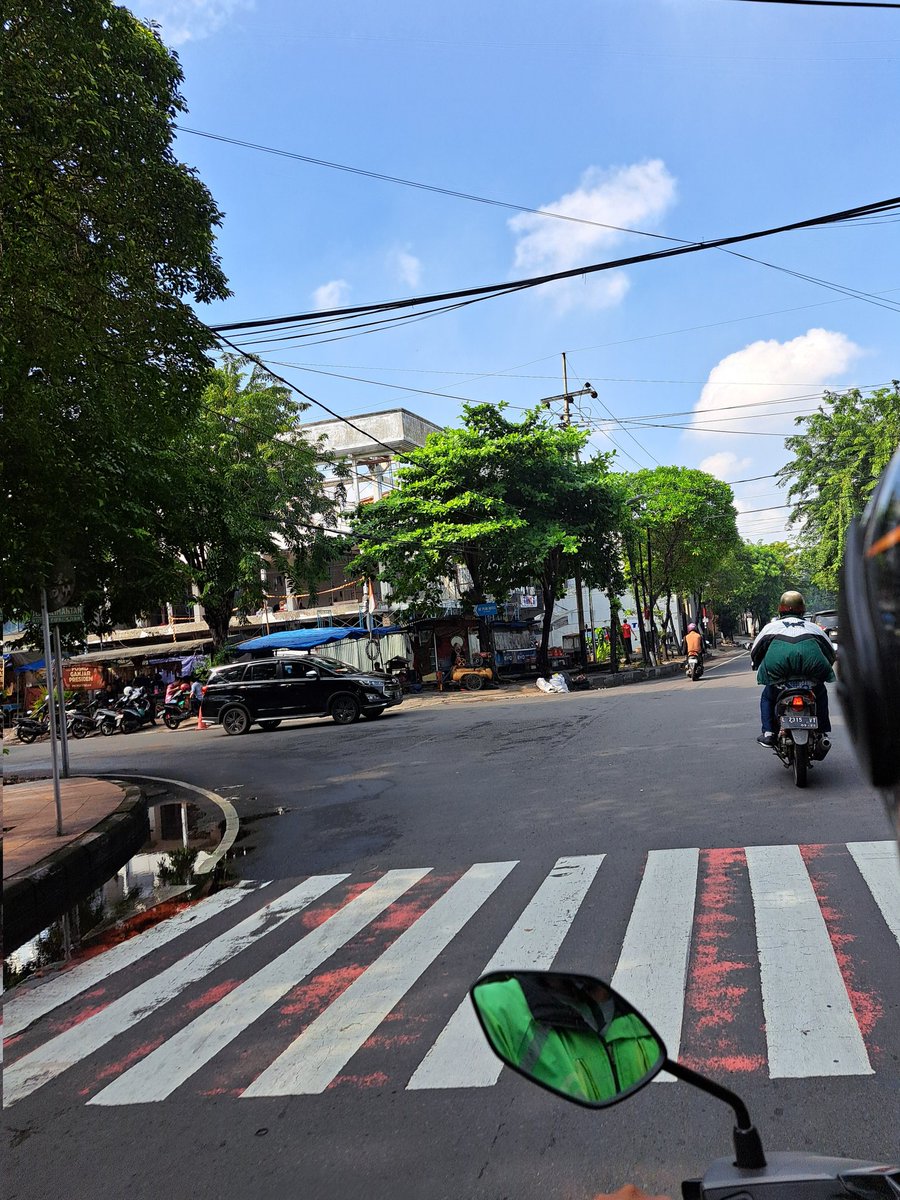 orang surabaya ni tercipta dr apa ya? sepagi ini udh panass bangettt🙂