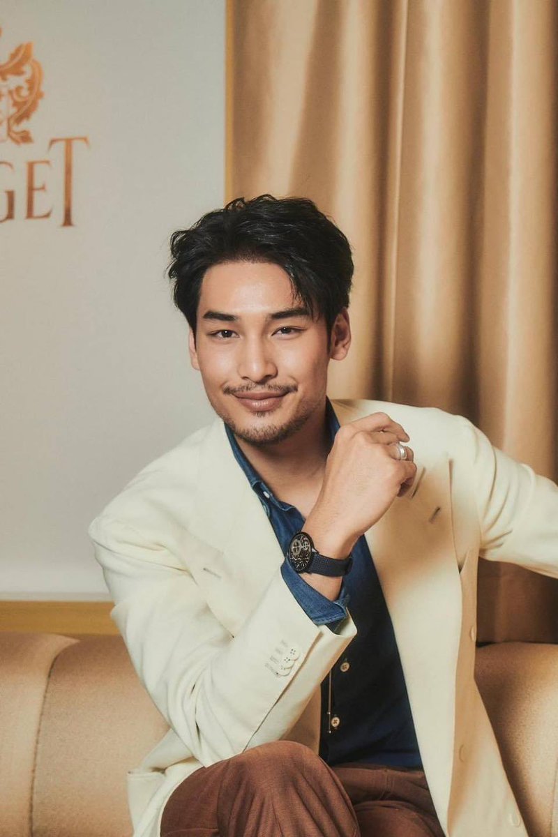 ApoNattawinofc's tweet photo. บันทึกครั้งใหม่ อาโป ณัฐวิญญ์ นักแสดงไทยคนแรก กับตำแหน่ง PIAGET GLOBAL AMBASSADOR

APO NATTAWIN GBA OF PIAGET

#CongratsGbaApo 
@Nnattawin1 @Piaget https://t.co/rMj13rnaIU