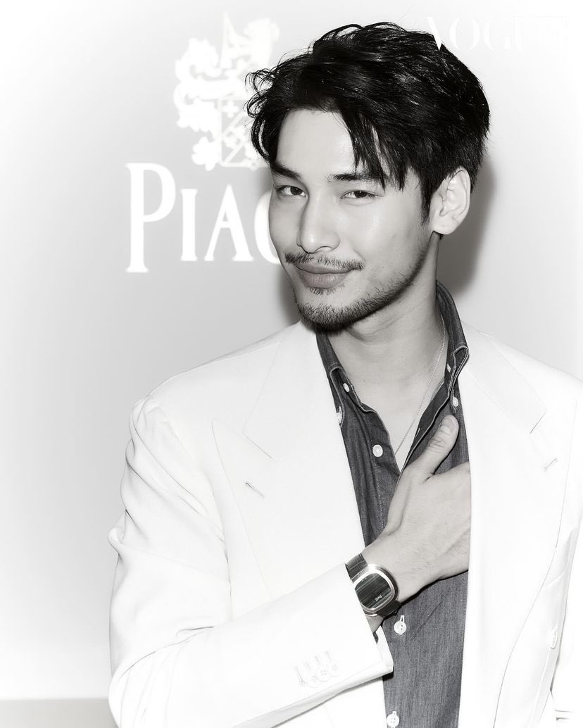 sugarcheenee's tweet photo. From Thai charming star to the global ambassodor of Piaget. 

APO NATTAWIN GBA OF PIAGET

#CongratsGbaApo 
@Nnattawin1 https://t.co/rJDpgv2kBc