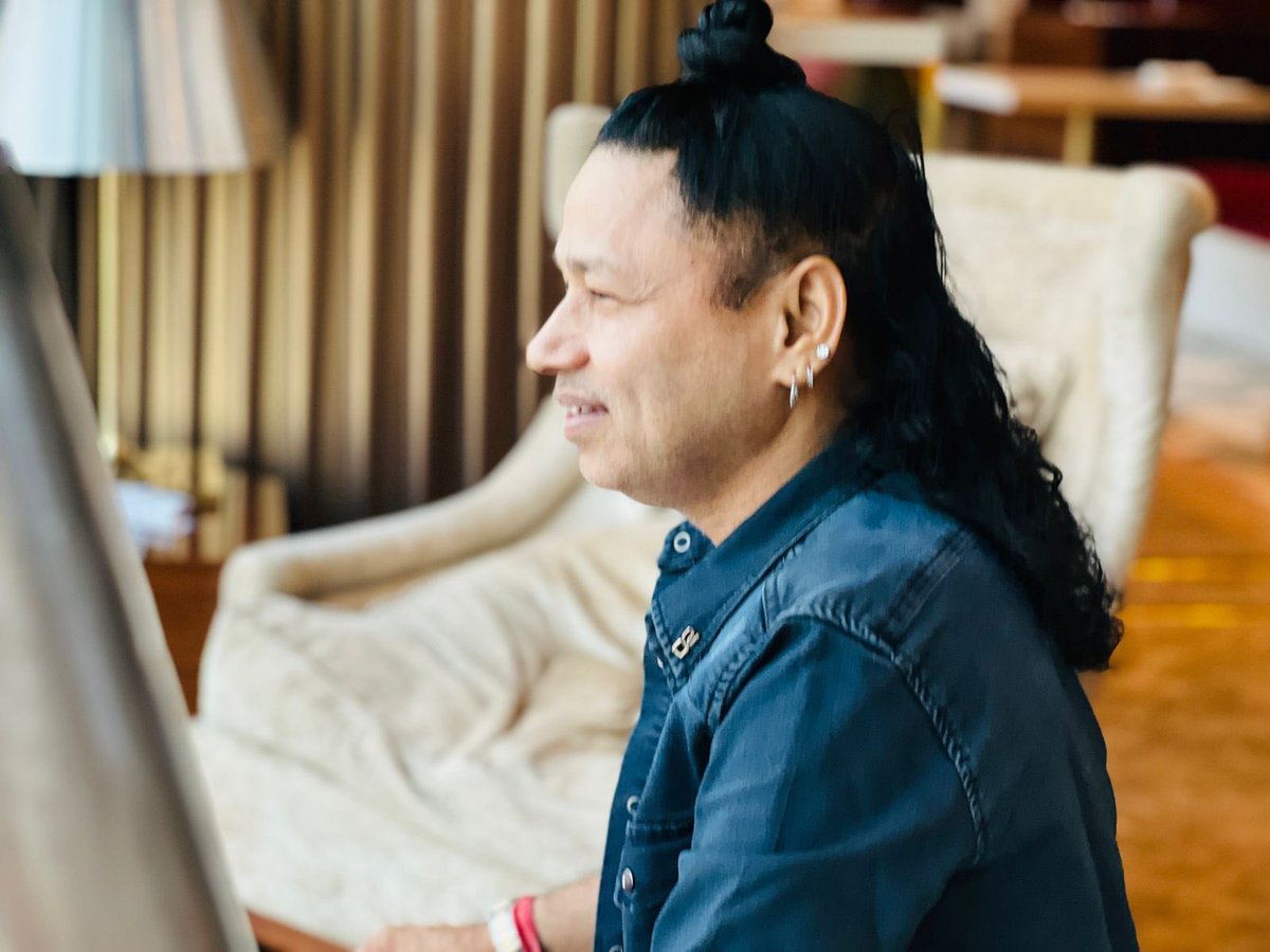 Kailashkher tweet picture