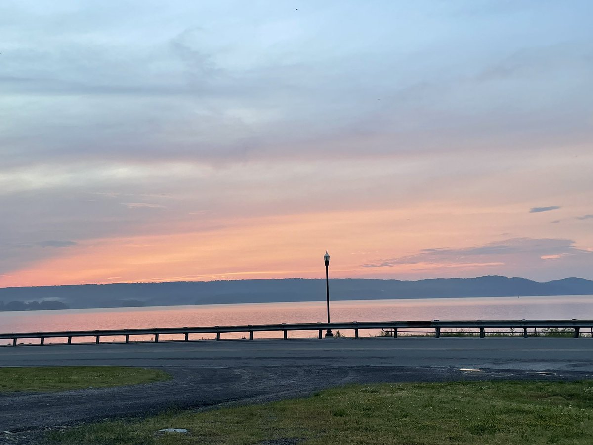 4.18.24-Beautiful Sunset tonight over Lake Guntersville! @spann @simpsonWVTM13 @DanielleDozier @AnelloWx @weswyattweather @jpdiceATP #sunset #LakeGuntersville