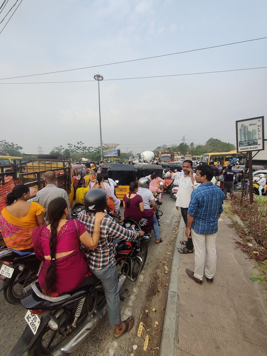 Major jam, grid lock  at TSPA junction
#hyderabadpolice #policeacqdemyhyderabad