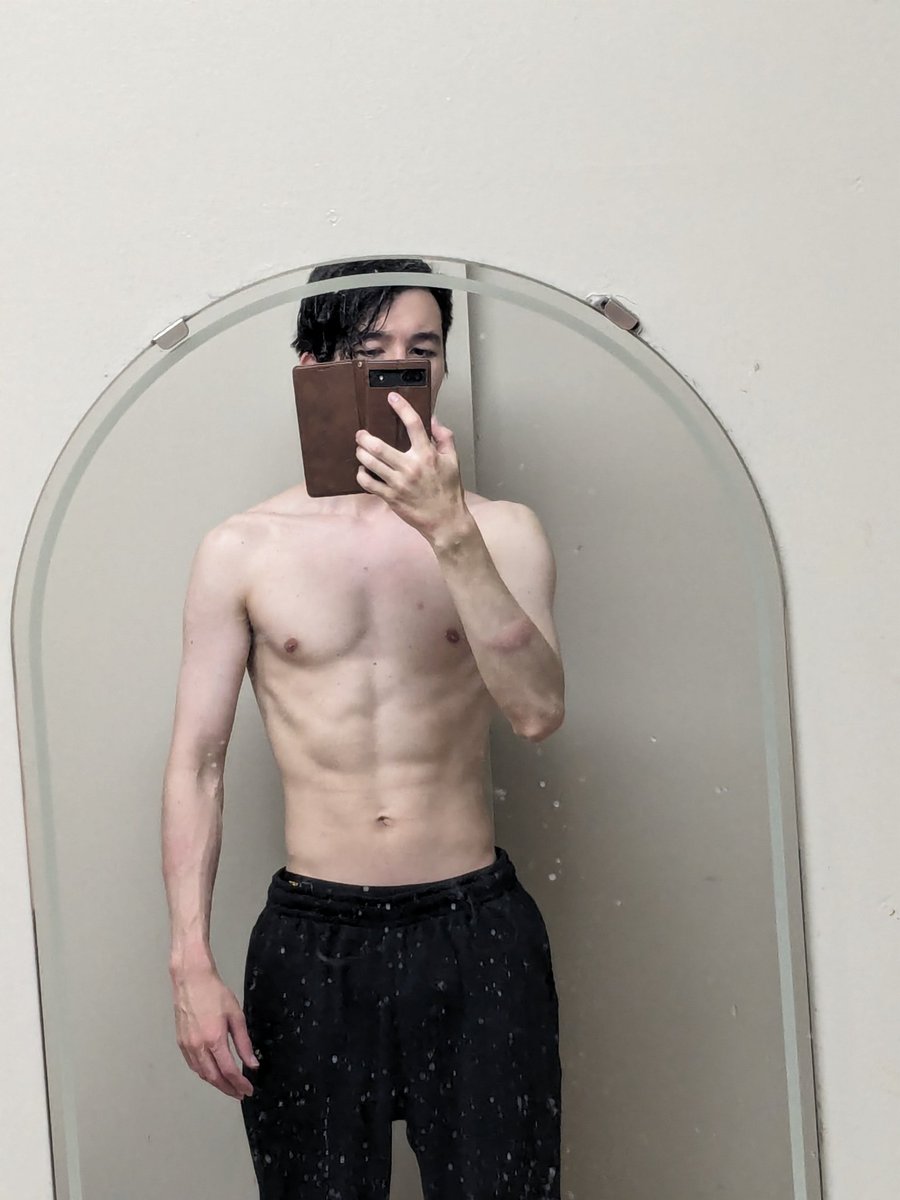 筋トレ14日目
#筋トレ初心者 
#宅トレ 
擦りすぎて腕腫れててわろた