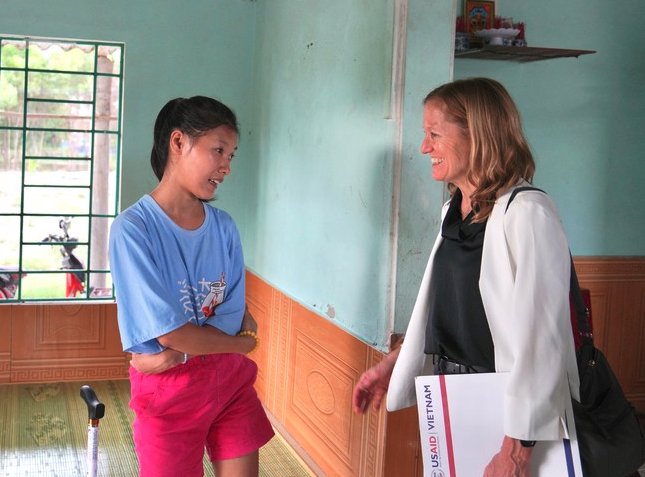 The United States, through @USAID, provides wide-ranging support, including for rehabilitation services, home-based care, social services, physical accessibility, economic inclusion, and disability policies. Read this interview to learn more! vietnamplus.vn/hoa-ky-ho-tro-…