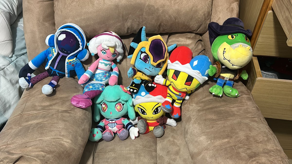 I love indie game plushies.

#NoStraightRoads #FreedomPlanet #SparkTheElectricJester #BrokTheInvestigator
#OmegaStrikers 
(Oh right! @PlayOmega, I got the Juno plush btw.)