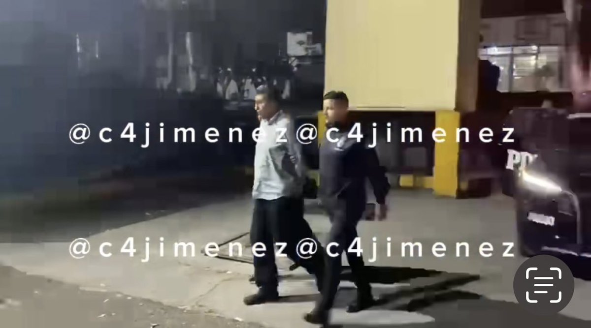 c4jimenez's tweet photo. SIERRAS, CRÁNEOS HUMANOS, CREDENCIALES…
Son imágenes de lo hallado por la @FiscaliaCDMX en el depa del feminicida serial Miguel Cortes.
El químico de Iztacalco 
llevaba hasta ahí a sus parejas, sus amigas…
Ahí las asesinaba y desaparecía.
Así lo encarceló la @PDI_FGJCDMX https://t.co/KXbEAHuylo
