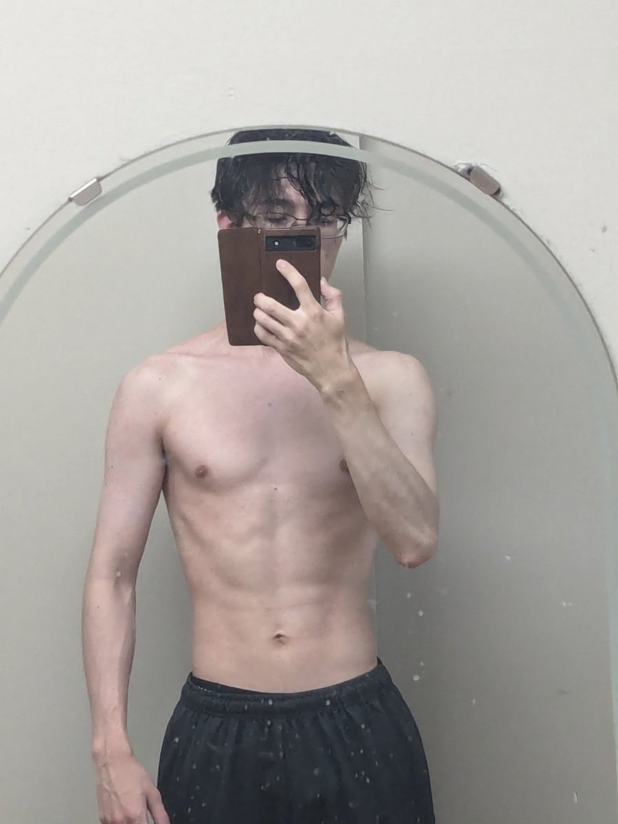 筋トレ13日目
#筋トレ初心者 
#宅トレ 
見た目だけじゃなく肩の筋力自体まじで無い
あまりにもきつい