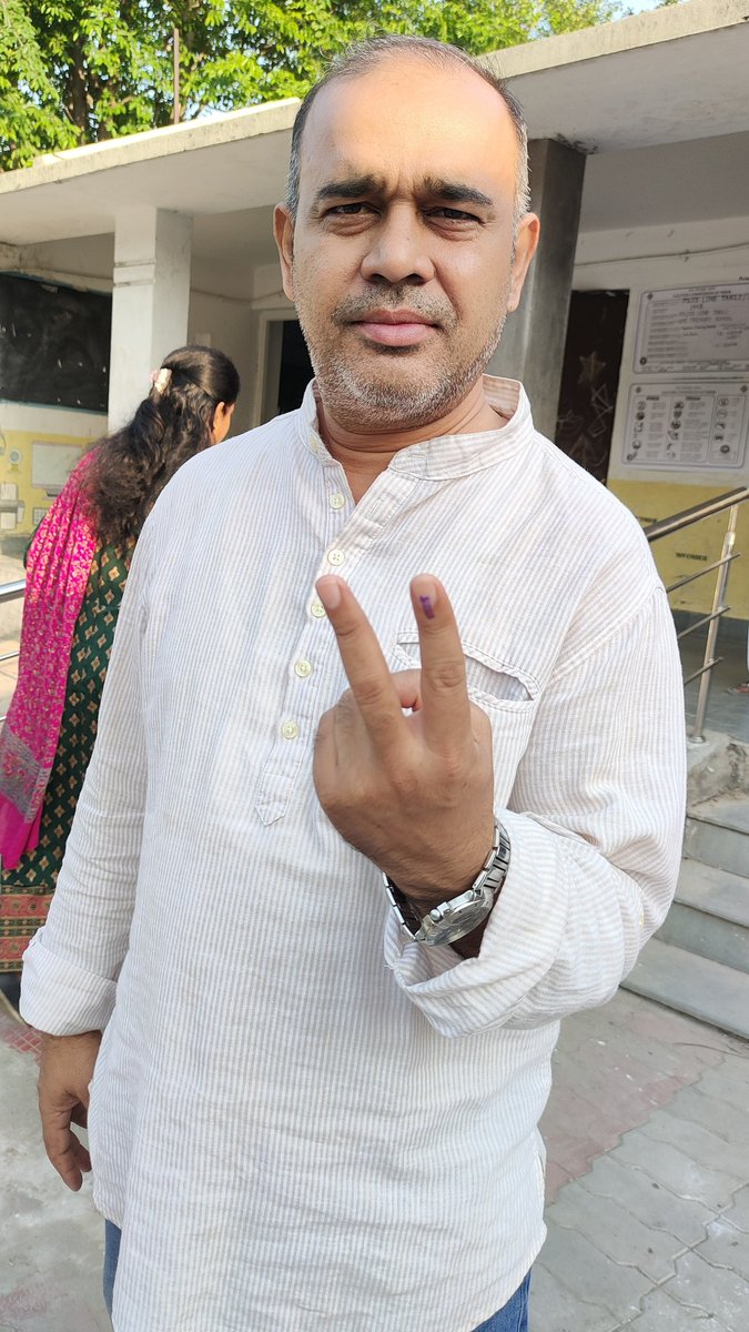 adv_nafees's tweet photo. Voted for Secular, Progressive and Inclusive INDIA for all.
#VoteBlueToSaveDemocracy https://t.co/yW2OHeqWPu