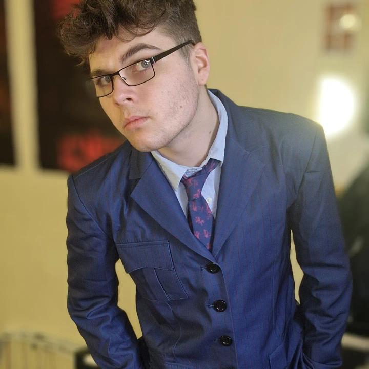 cosdaddycostume's tweet photo. 10th Doctor Blue Suit Updated Version Sharing
.
Cosplayer: @tennant0ftime(Instagram)
.
Costume from @cosdaddycostume
.
#DavidTennant #DoctorWho #cosdaddy https://t.co/3mwLTS2VER