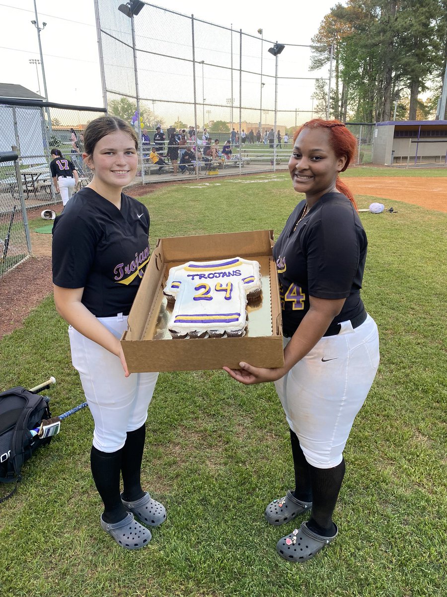 Trojans earn a gritty win on senior night👑💜 Junior @chloewilliams5_ led the comeback going 2-3 with a triple, 2 stolen bases, and scoring the winning run. Other offensive leaders: M. Campbell 1-2, BB A. Williams 1-2, triple, run scored C. Pendergraph 1-3, run scored