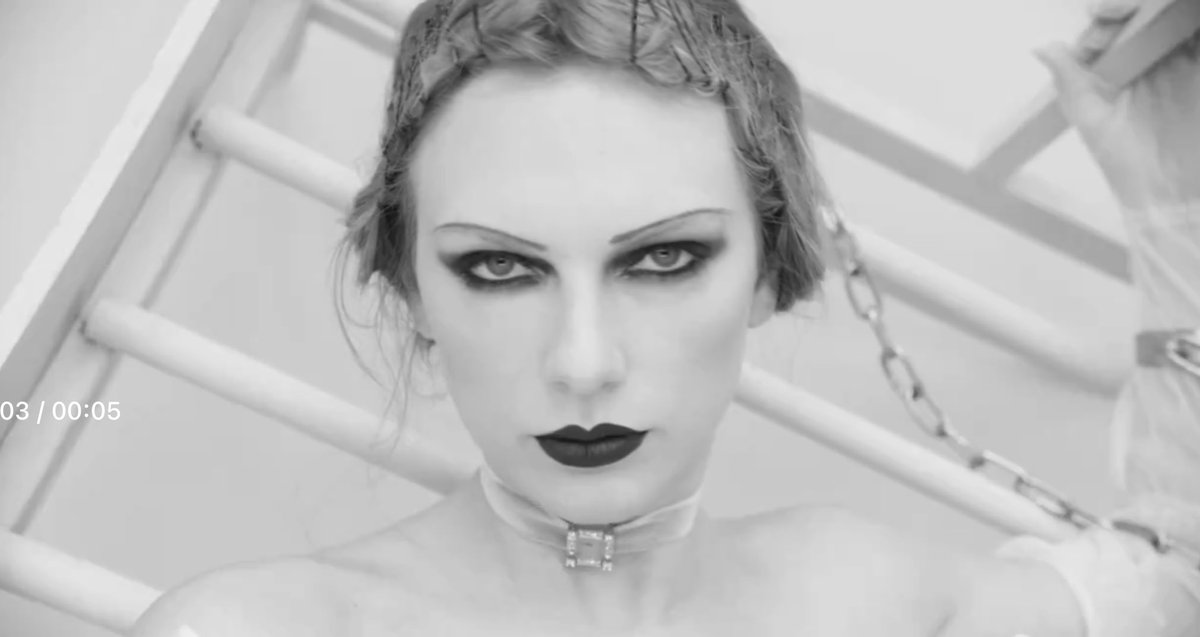 thaysversion's tweet image. Taylor, you are the best!!!! OMG!!! THIS HERE! WE LOVE YOU SO MUCH. I'M SO EXCITED FOR THE NEW ALBUM! 🤍 #TSTTPD